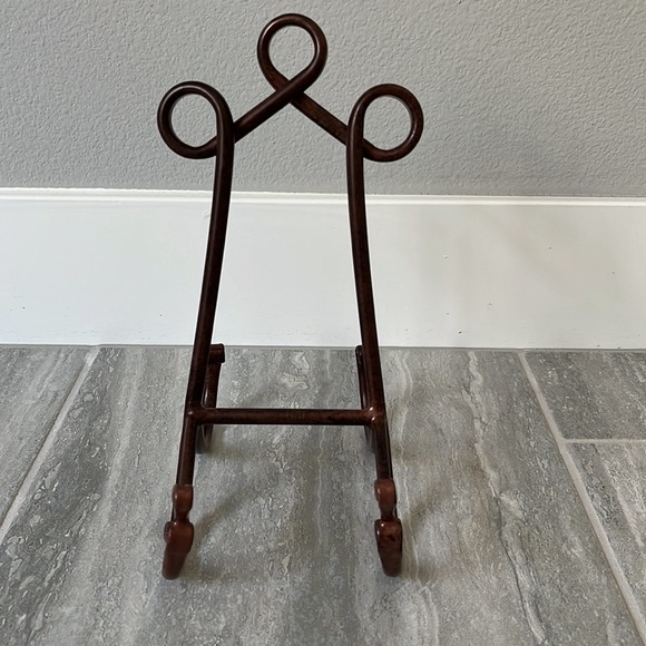 Metal Frame Stand - Picture 2 of 3